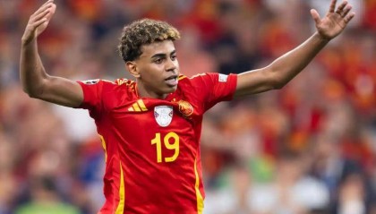 接班梅西10号！巴萨即将官宣亚马尔续约至2031，年薪超莱万德容