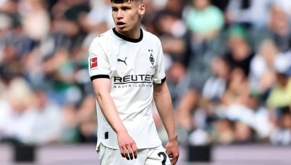 21岁德甲新星横空出世，3大英超豪门疯抢，他会是下一个诺伊尔？