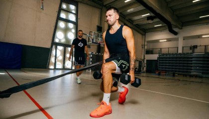 东契奇当选男士健康封面人物 休赛期一天两练+间歇性禁食