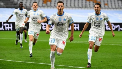 法甲焦点战：巴黎圣日耳曼VS马赛，争冠之路的关键对决