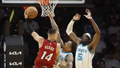 布里奇斯35分阿德巴约准三双 三球15+10黄蜂胜热火