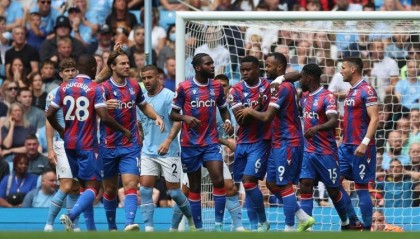 曼晚：足总杯决赛水晶宫将穿白色球袜，以避免和曼城主场球衣撞色