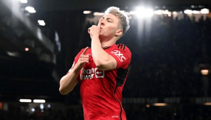 那不勒斯瞄准曼联前锋霍伊伦！孔蒂欲补强锋线，转会费成最大障碍