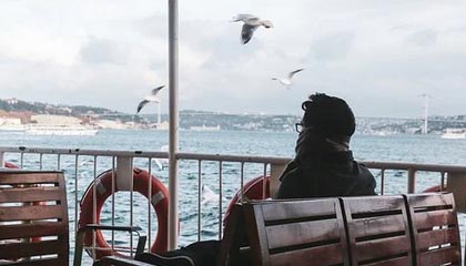 西甲媒体透露：沙特俱乐部准备3.5亿欧元再次报价维尼修斯，皇马正在评估中